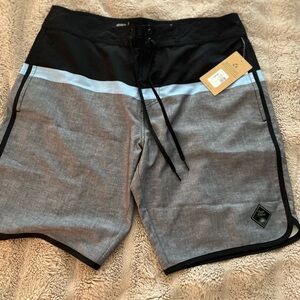 Men’s board shorts